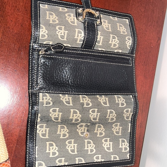 Dooney and Bourke wallet - Picture 4 of 4